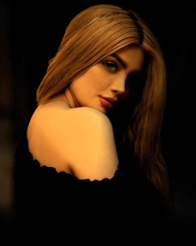 The same portrait lit with the Rembrandt light